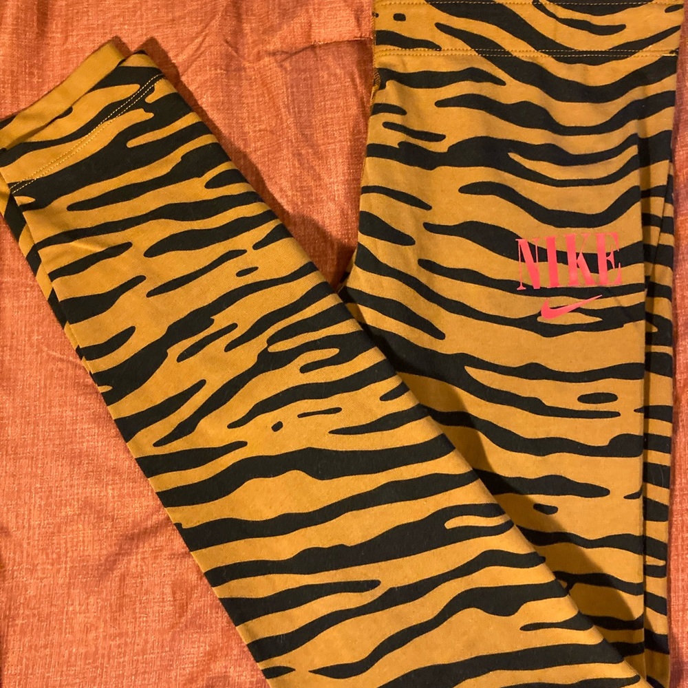 Medium Nike leggings